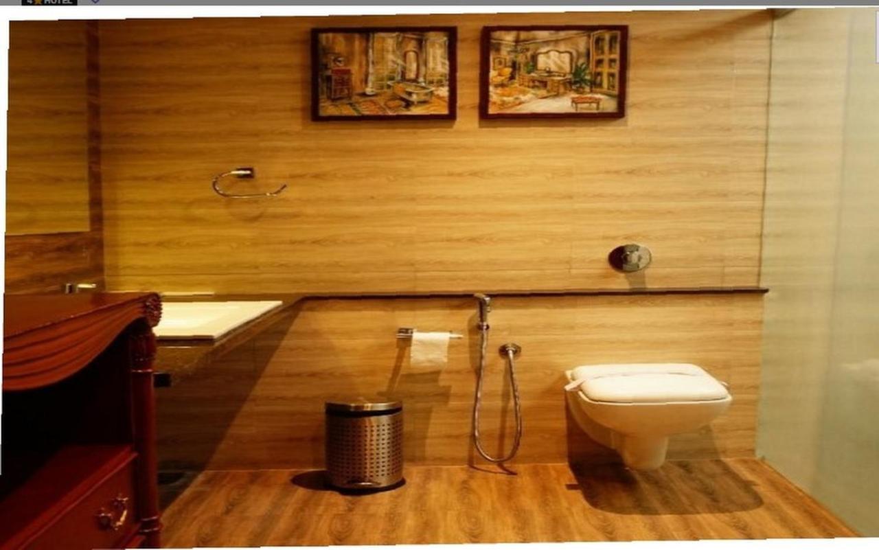 The Emerald Club ,Rajkot Bagian luar foto