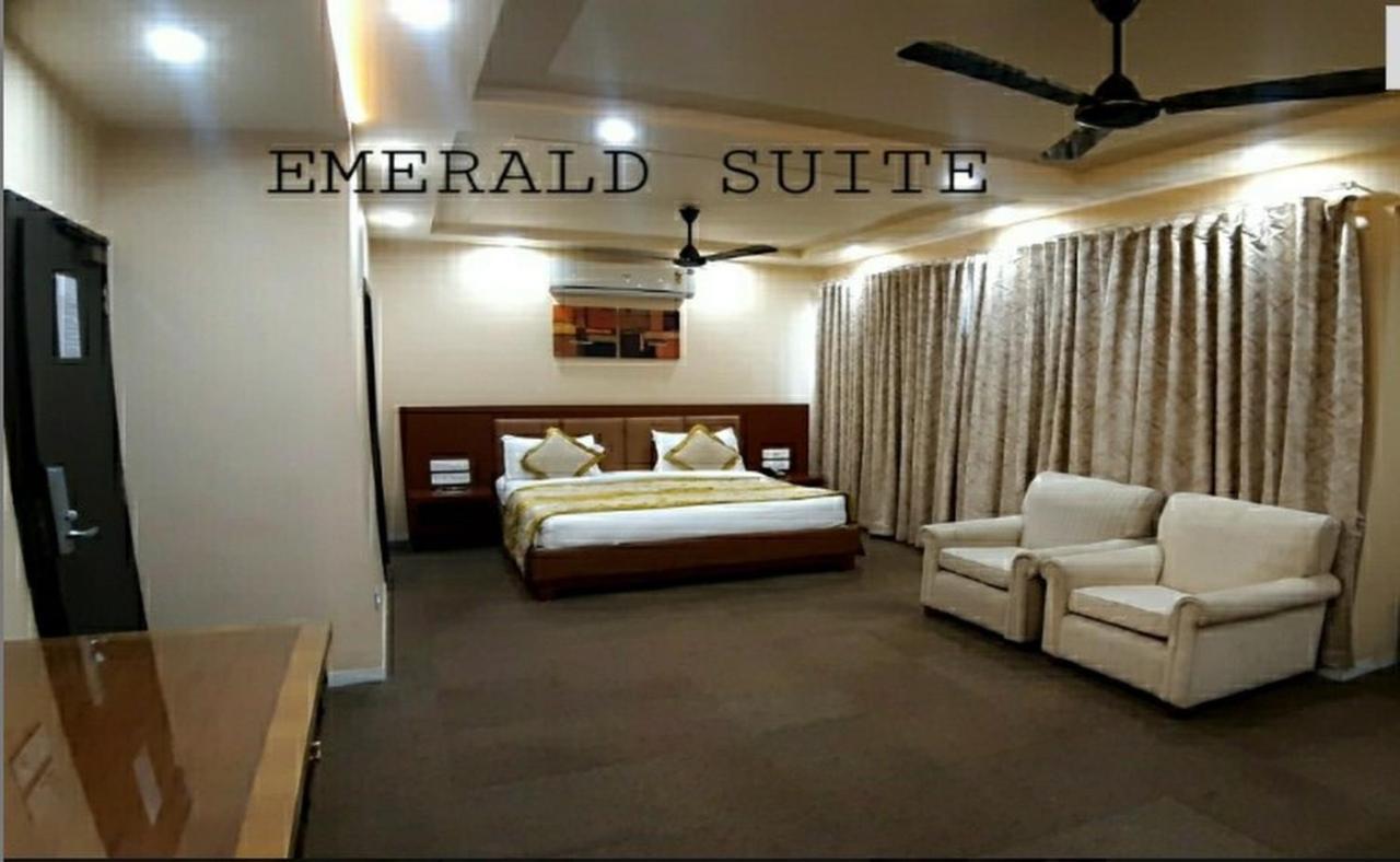 The Emerald Club ,Rajkot Bagian luar foto