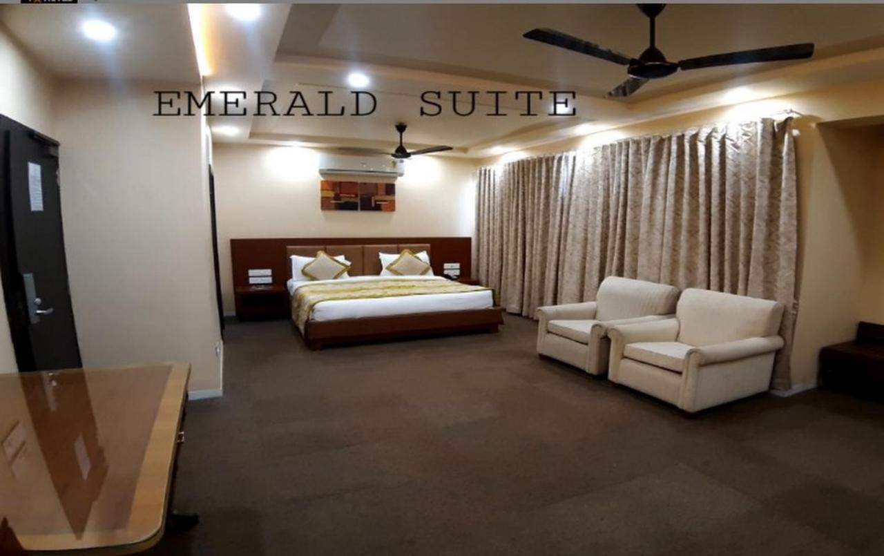 The Emerald Club ,Rajkot Bagian luar foto