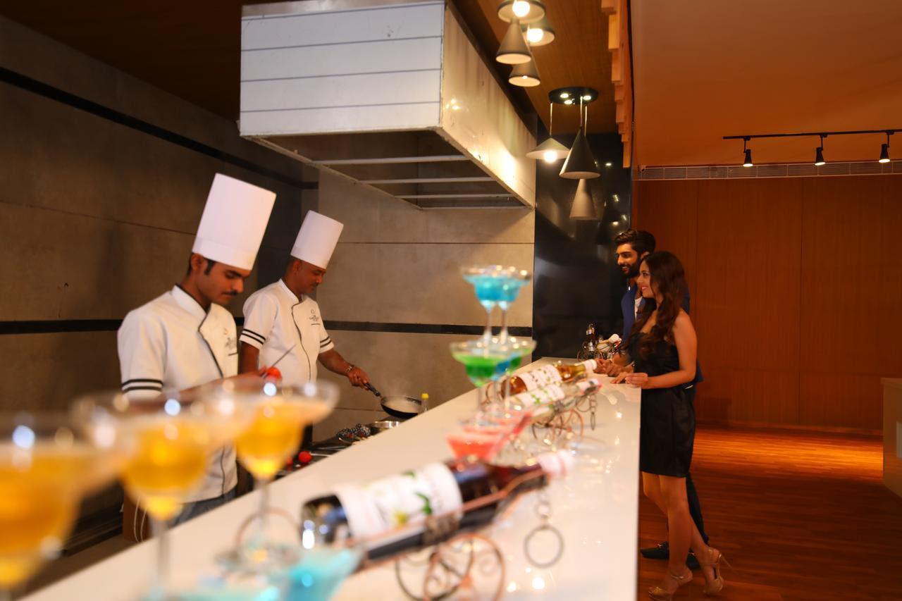 The Emerald Club ,Rajkot Bagian luar foto